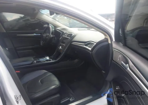 2017 Ford Fusion Titanium z USA, uszkodzony, nr VIN 3FA6P0K93HR203063